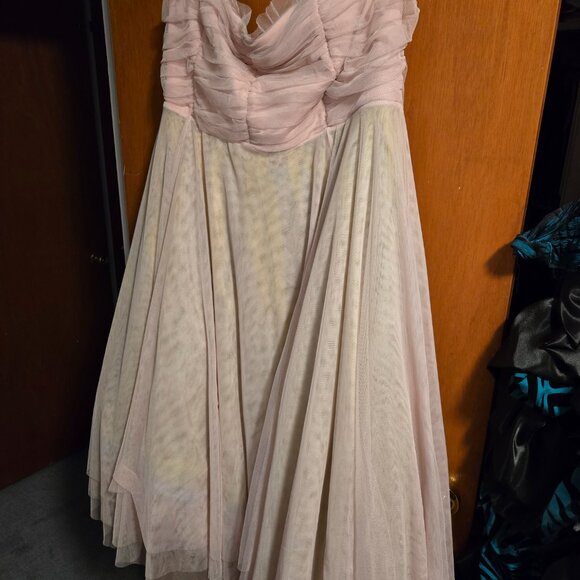 Torrid Betsey Johnson pale pink layered gown - Size 26 - Picture 3 of 4